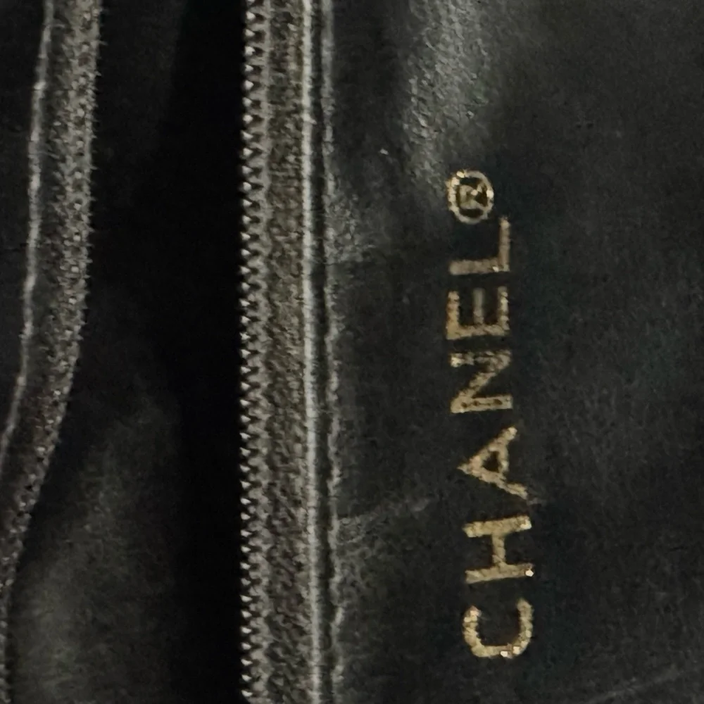 Authentic CHANEL bag - Picture 7 of 11
